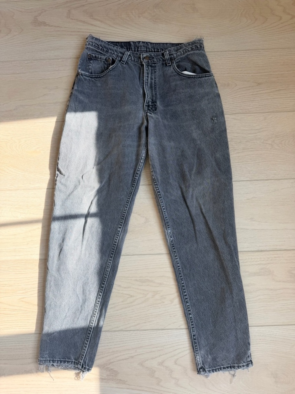 Vintage Distressed Levi's 560 blue jeans